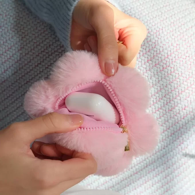 CRYBABY Sad Club Series – Borsa per auricolari in peluche di silicone