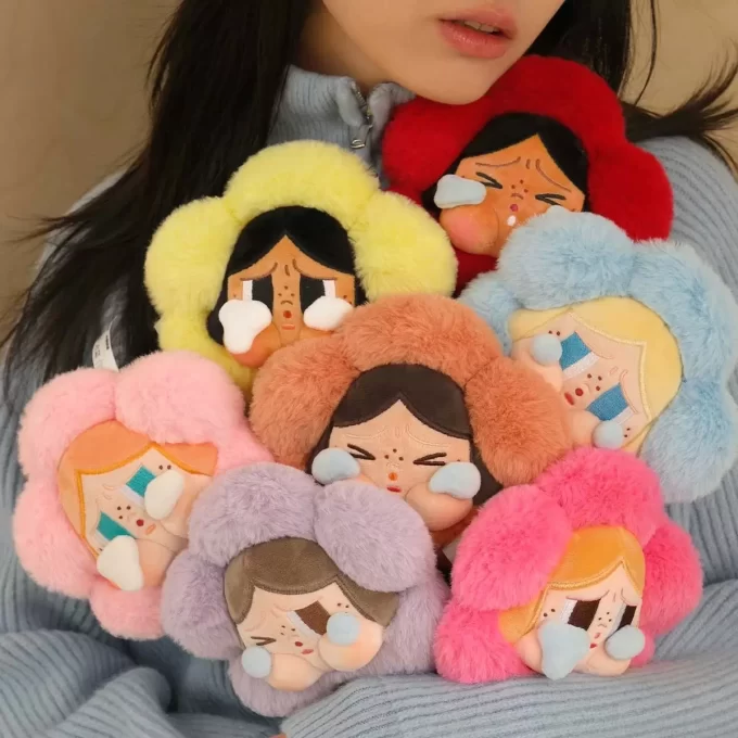 CRYBABY Sad Club Series – Scatola cieca con fiori di peluche