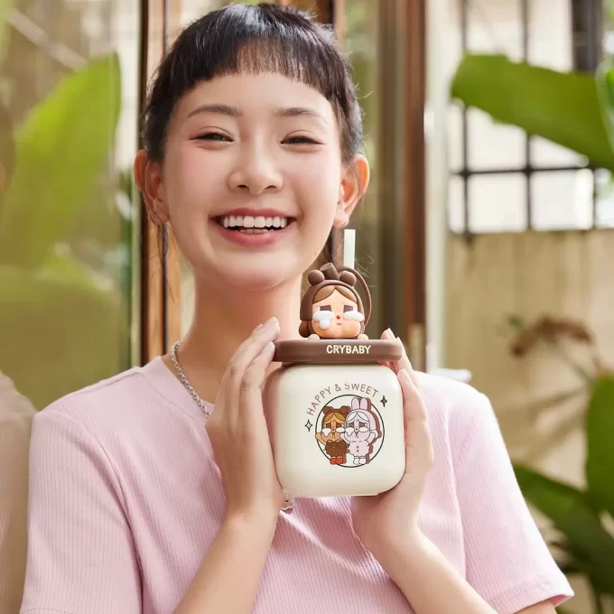 CRYBABY Serie Crying Again – Tazza con cannuccia