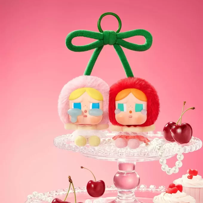 CRYBABY Serie Crying For Love – Biglietto di peluche in vinile da appendere (Ti amo molto, Cherry)
