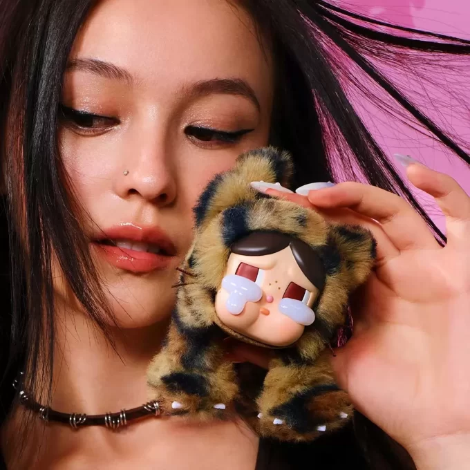 CRYBABY Wild But Cutie Series – Ciondolo in peluche in vinile, scatola cieca