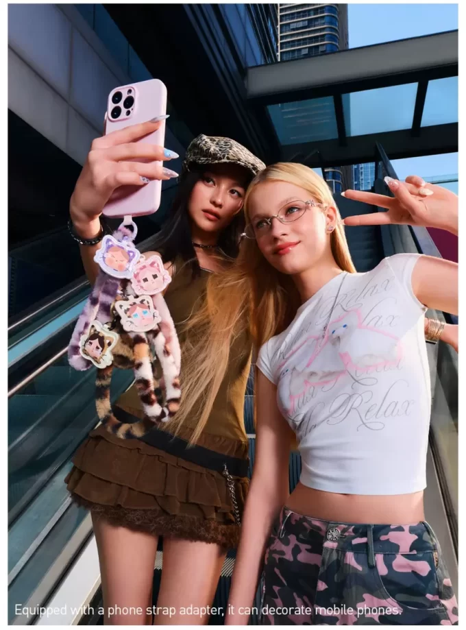 CRYBABY Wild But Cutie Series – Scatola cieca con ciondolo per telefono CRYBABY Wild But Cutie Series – Scatola cieca con ciondolo per telefono