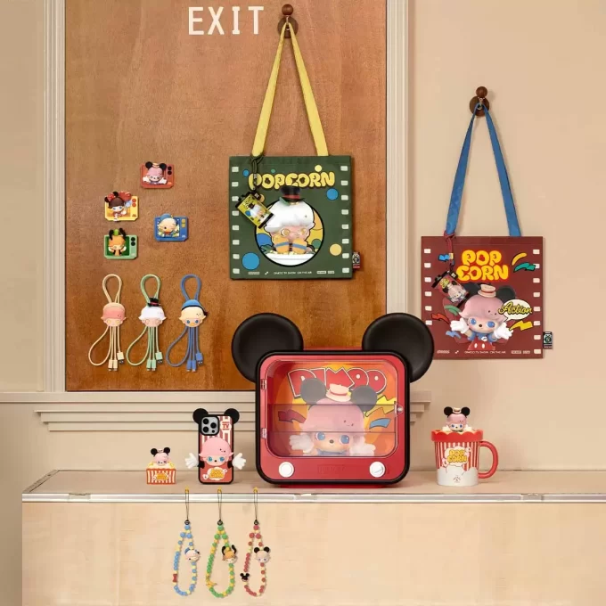 DIMOO WORLD × DISNEY Series – Scatola cieca con cordino per telefono cellulare DIMOO WORLD × DISNEY Series – Scatola cieca con cordino per telefono cellulare