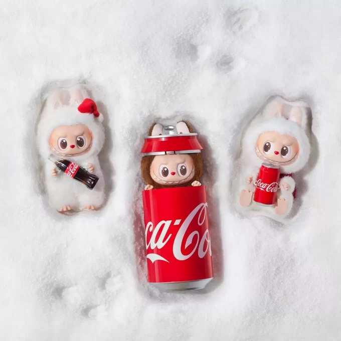 LA SERIE MONSTERS COCA-COLA – Box cieco con faccia in vinile LA SERIE MONSTERS COCA-COLA – Box cieco con faccia in vinile