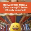 MEGA SPACE MOLLY 100% × Serie Emoji™