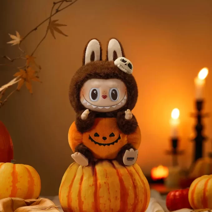 Serie Happy Halloween Party – Ciondolo in peluche in vinile a forma di zucca seduta
