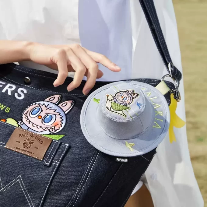 SERIE I MOSTRI CADONO NELLA NATURA SELVAGGIA – Borsa a tracolla in denim