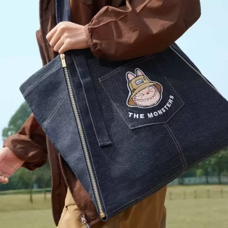 SERIE I MOSTRI CADONO NELLA NATURA SELVAGGIA – Borsa grembiule in denim