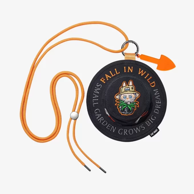 SERIE I MOSTRI CADONO NELLA NATURA SELVAGGIA – Mini borsa con cappello a secchiello e scatola portaoggetti SERIE I MOSTRI CADONO NELLA NATURA SELVAGGIA – Mini borsa con cappello a secchiello e scatola portaoggetti