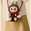 THE MONSTERS Classic Series – Borsa a tracolla con bambola di peluche