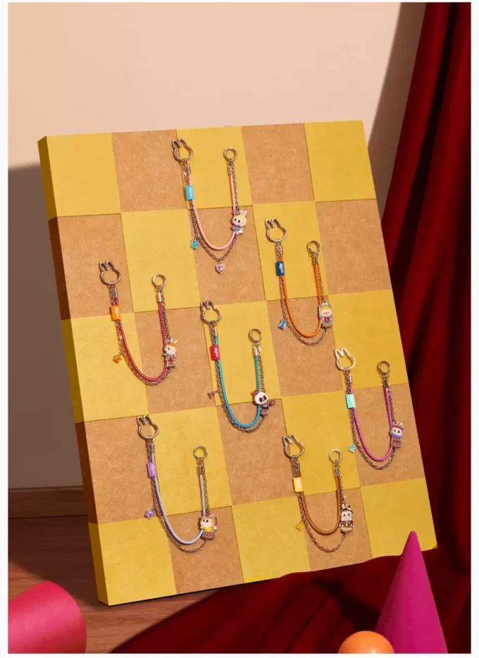 THE MONSTERS Let’s Checkmate Series – Ciondolo Blind Box